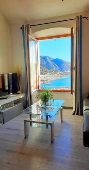 MENTON, centre historique, vue mer